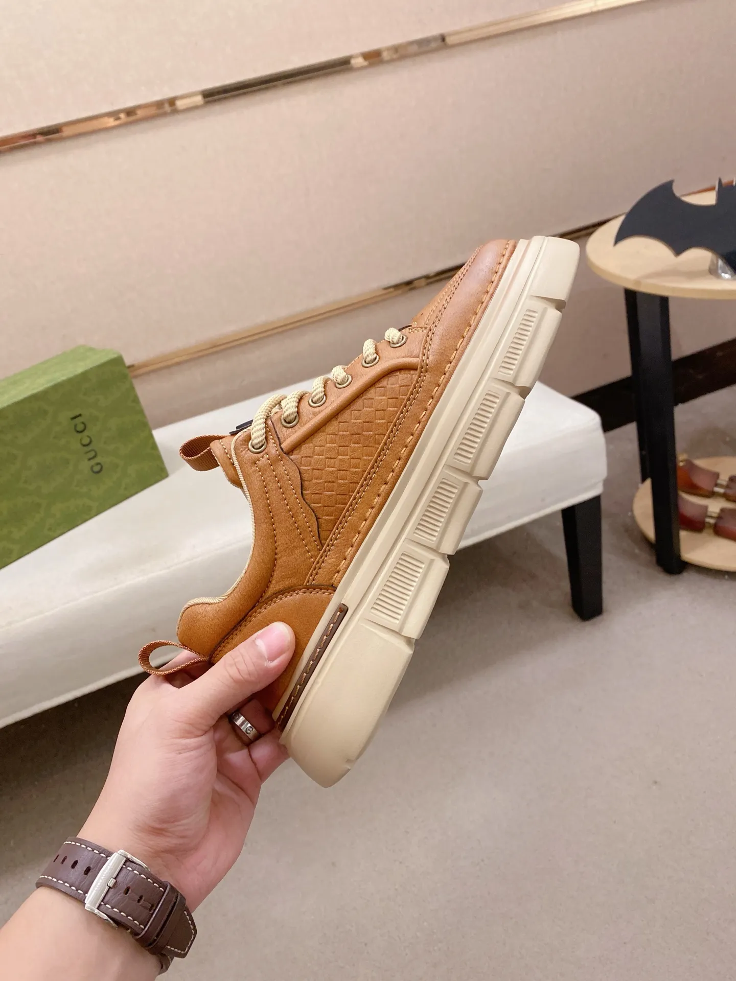 Men's clothing and shoes💰:462💰 (GUCCI) The latest model from the official website🎁🎁Casual and fashionable men's shoes👟, hot style💥The version is simple and elegant, exclusive for trendy men. The unique latest brand elements from the official website👑Original Gucci decoration, fashionable and generous, the fabric is original cowhide ✅Mesh breathable lining, the official website specifies wear-resistant casual outsole, the classic model is taken in kind at the counter🎬38-44 (can be customized for 45 non-refundable)